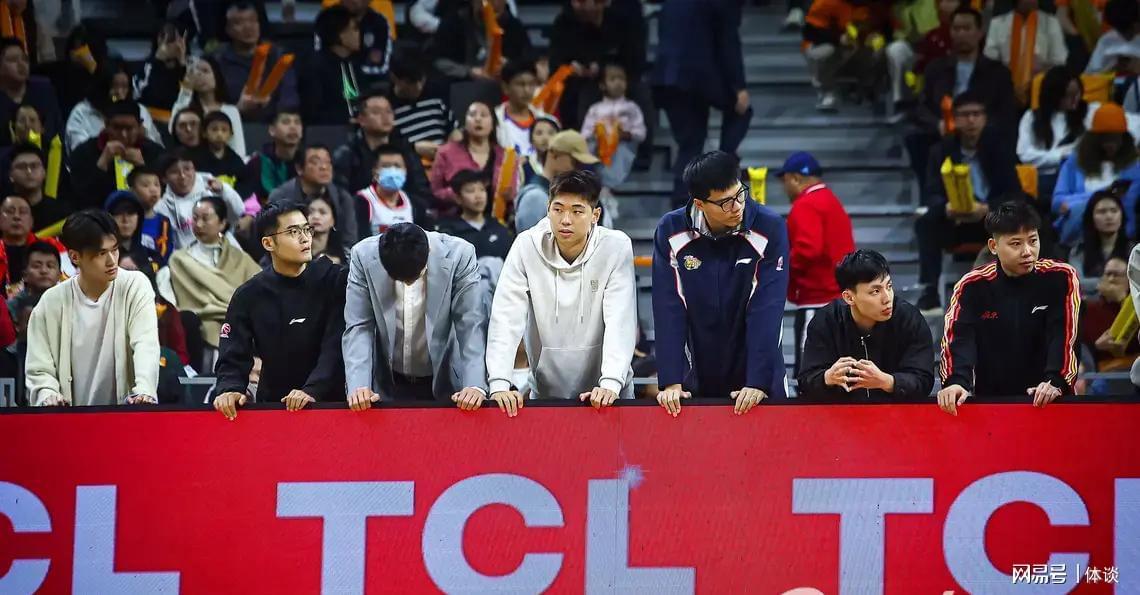 保利体育app下载-崔永熙首秀2分、本土球员共18分、杜锋无奈摊手!广东73-89辽宁