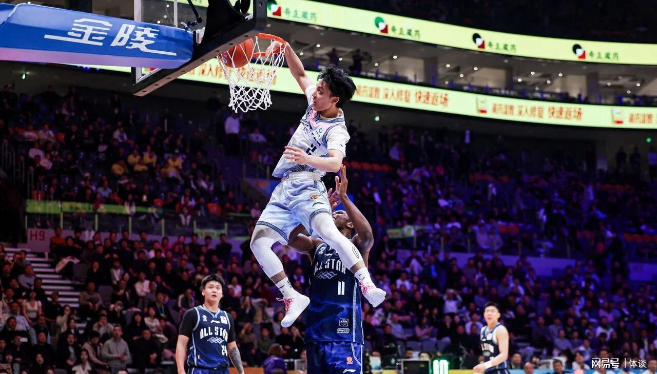 保利体育app下载-崔永熙首秀2分、本土球员共18分、杜锋无奈摊手!广东73-89辽宁