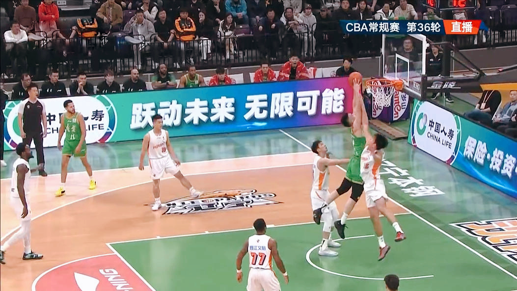 保利体育登录入口-爆砍44分!CBA焦点对决:赵继伟高光1战,福建男篮令央视赞不绝口